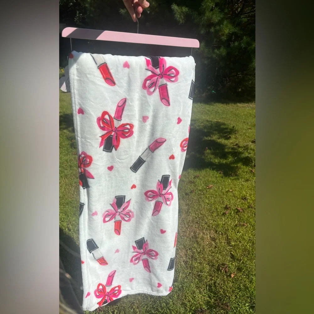 Betsey Johnson Blanket - Picture 3 of 7